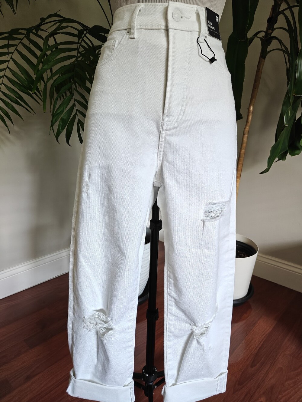 EXPRESS Super Highrise Mom Jean
